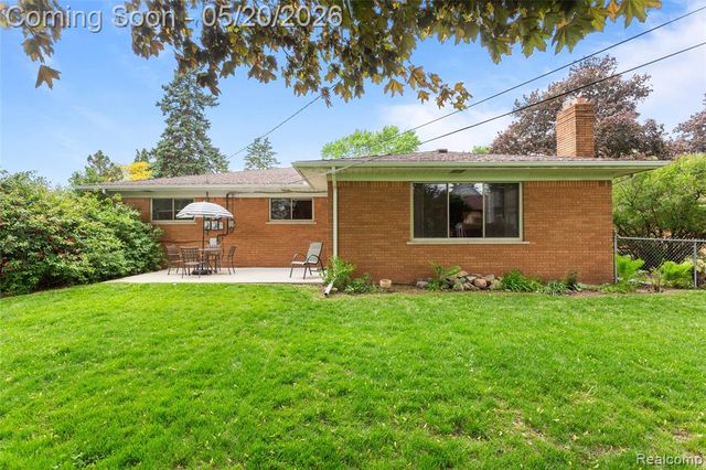 45078 Vanker Avenue, Utica, MI 48317