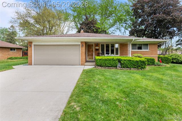 45078 Vanker Avenue, Utica, MI 48317