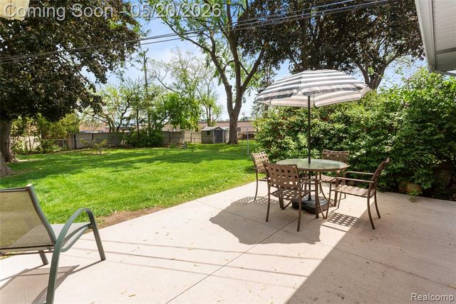 45078 Vanker Avenue, Utica, MI 48317