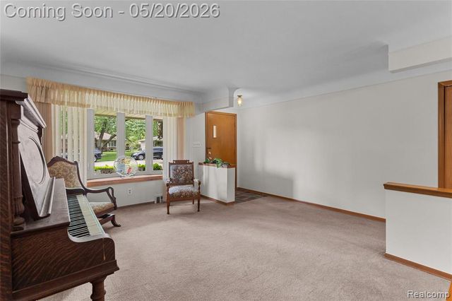 45078 Vanker Avenue, Utica, MI 48317