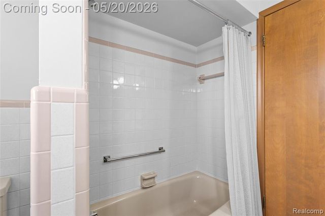 45078 Vanker Avenue, Utica, MI 48317