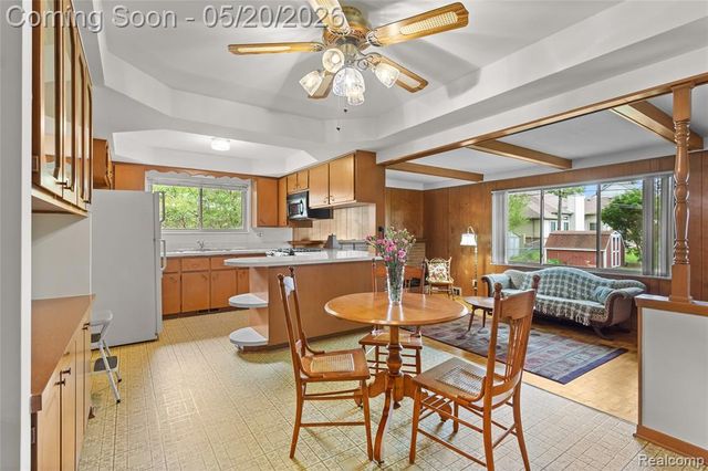 45078 Vanker Avenue, Utica, MI 48317
