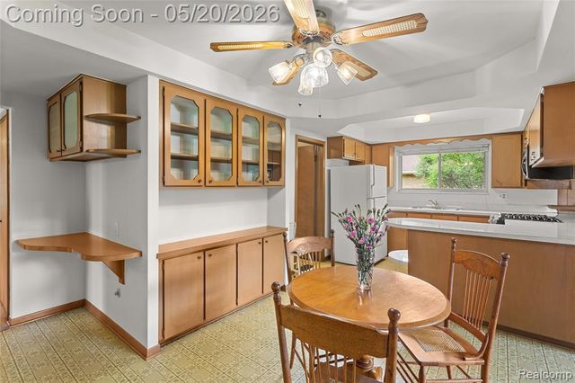 45078 Vanker Avenue, Utica, MI 48317