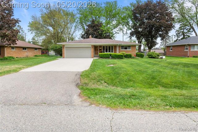 45078 Vanker Avenue, Utica, MI 48317