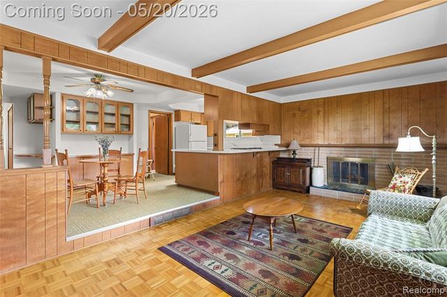 45078 Vanker Avenue, Utica, MI 48317