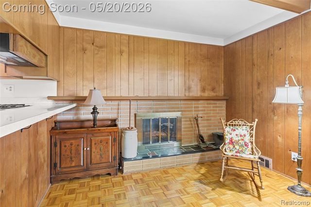45078 Vanker Avenue, Utica, MI 48317