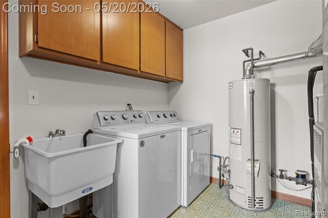 45078 Vanker Avenue, Utica, MI 48317