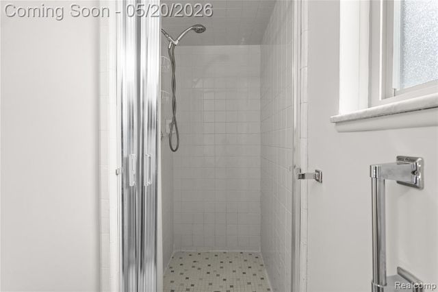 45078 Vanker Avenue, Utica, MI 48317