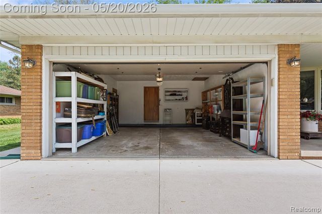 45078 Vanker Avenue, Utica, MI 48317