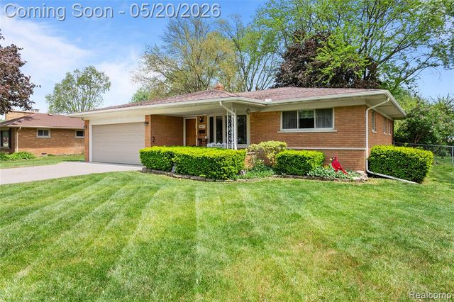 45078 Vanker Avenue, Utica, MI 48317