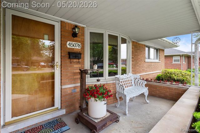 45078 Vanker Avenue, Utica, MI 48317