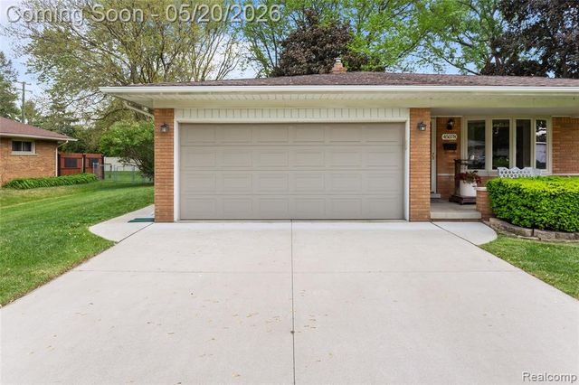 45078 Vanker Avenue, Utica, MI 48317