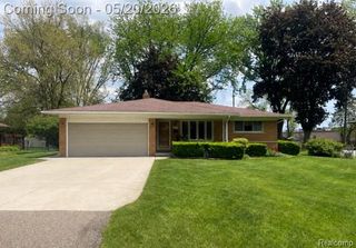 45078 Vanker Avenue, Utica, MI 48317