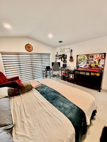 1081 WILSHIRE Circle E, Pembroke Pines, FL 33027