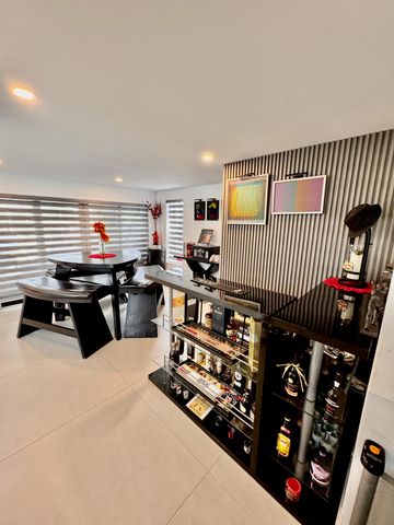 1081 WILSHIRE Circle E, Pembroke Pines, FL 33027