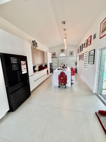 1081 WILSHIRE Circle E, Pembroke Pines, FL 33027