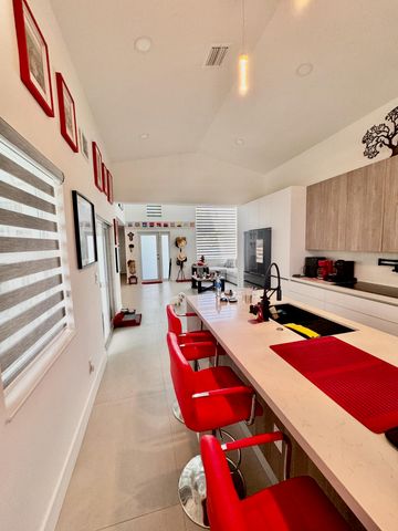 1081 WILSHIRE Circle E, Pembroke Pines, FL 33027