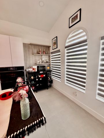 1081 WILSHIRE Circle E, Pembroke Pines, FL 33027