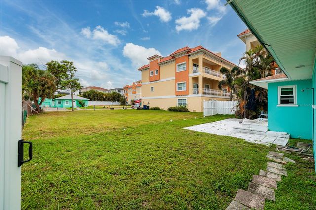 136 175TH TERRACE DRIVE E, Redington Shores, FL 33708