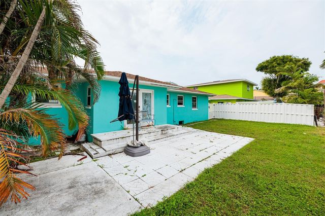 136 175TH TERRACE DRIVE E, Redington Shores, FL 33708
