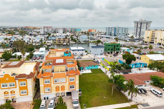 136 175TH TERRACE DRIVE E, Redington Shores, FL 33708