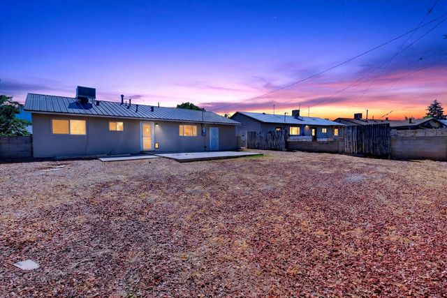 329 Mankin Street NE, Albuquerque, NM 87123