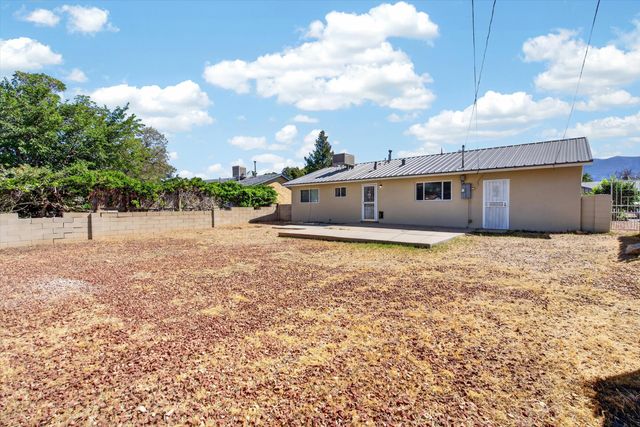 329 Mankin Street NE, Albuquerque, NM 87123