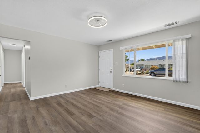 329 Mankin Street NE, Albuquerque, NM 87123