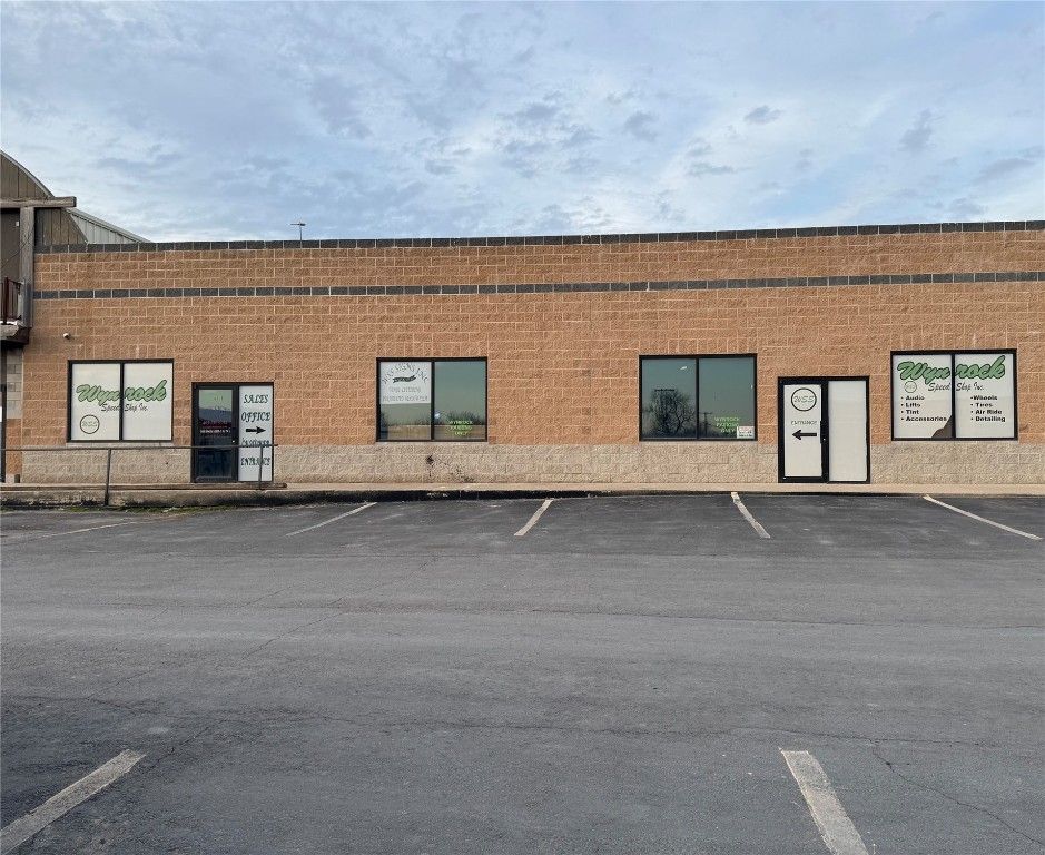301 E Cherokee Street E1 & E2, Lindsay, OK 73052