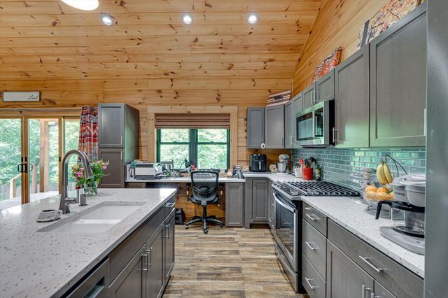 4051 Busters Run, Ooltewah, TN 37363