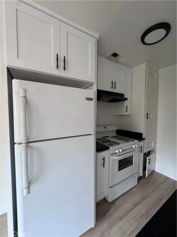 1422 Talmadge 2, Los Angeles, CA 90027