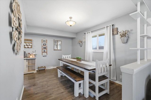 2232 W Carrington AVENUE, Oak Creek, WI 53154