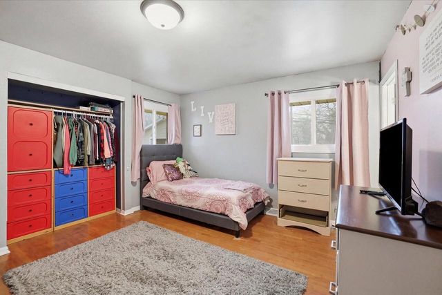 2232 W Carrington AVENUE, Oak Creek, WI 53154