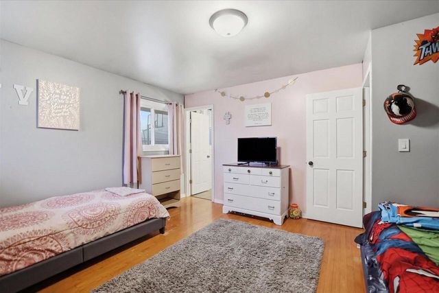 2232 W Carrington AVENUE, Oak Creek, WI 53154