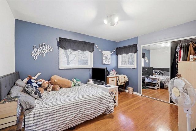 2232 W Carrington AVENUE, Oak Creek, WI 53154