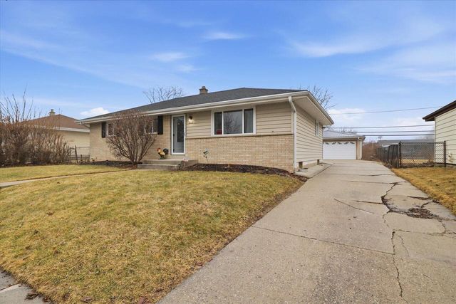 2232 W Carrington AVENUE, Oak Creek, WI 53154
