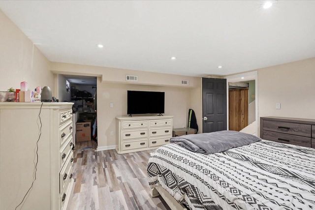 2232 W Carrington AVENUE, Oak Creek, WI 53154