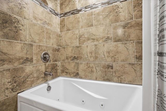 2232 W Carrington AVENUE, Oak Creek, WI 53154