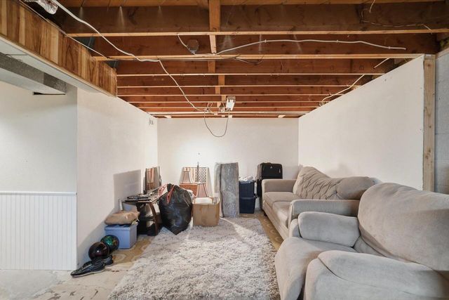 2232 W Carrington AVENUE, Oak Creek, WI 53154