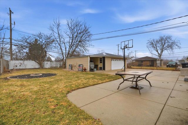 2232 W Carrington AVENUE, Oak Creek, WI 53154