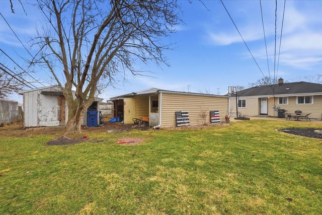 2232 W Carrington AVENUE, Oak Creek, WI 53154