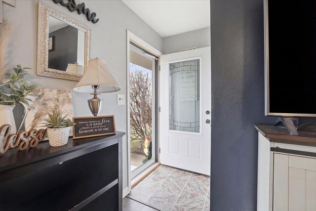 2232 W Carrington AVENUE, Oak Creek, WI 53154