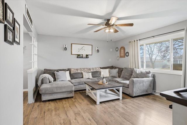 2232 W Carrington AVENUE, Oak Creek, WI 53154