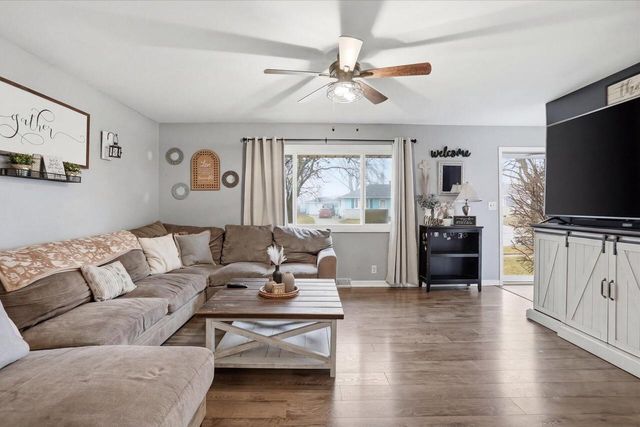 2232 W Carrington AVENUE, Oak Creek, WI 53154