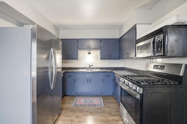 2232 W Carrington AVENUE, Oak Creek, WI 53154