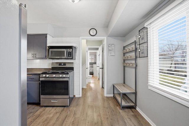 2232 W Carrington AVENUE, Oak Creek, WI 53154