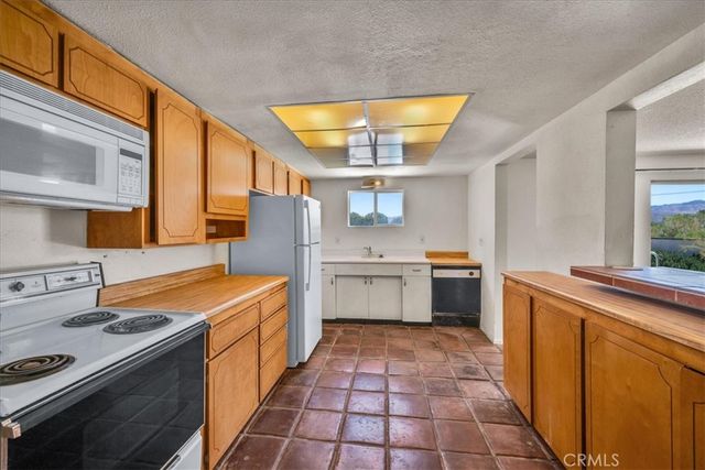 6845 Sage Avenue, Yucca Valley, CA 92284