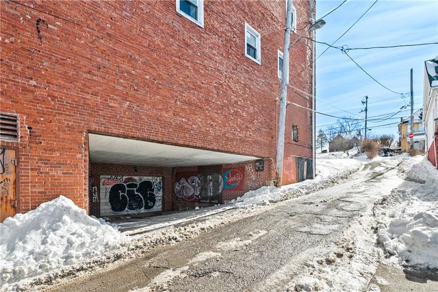 2708 Brownsville Rd, Brentwood, PA 15227