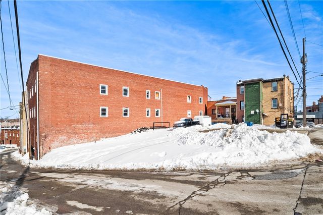 2708 Brownsville Rd, Brentwood, PA 15227