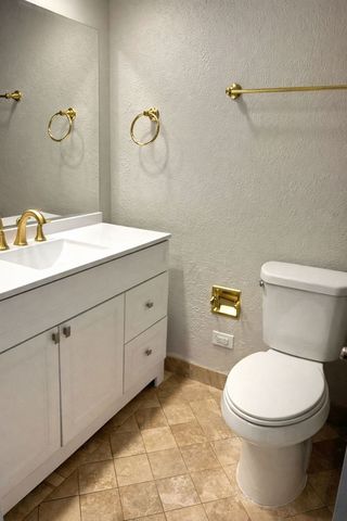 7061 N Kedzie Avenue 115, Chicago, IL 60645